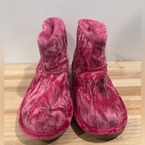 UGG 1142070K Mini II Velvet‎ Boot Booties Pink size 5